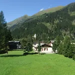 Апартаменты Schneegloeckchen Бадгаштейн
